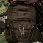 Der Rucksack des älteren Bruders